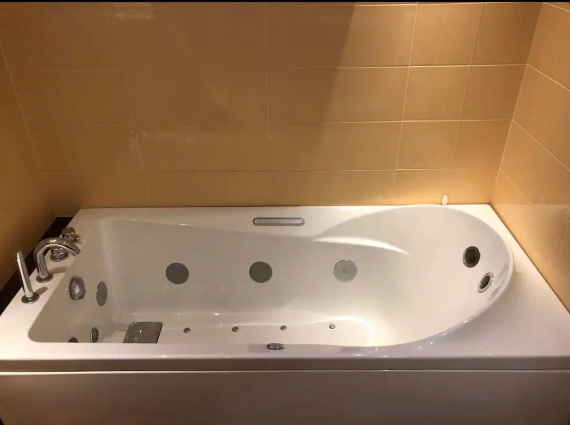Vasca Idromassaggio, Appartamento Incantevole Sanremo Bagian luar foto